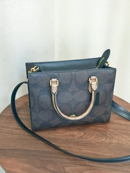 Coach Maggie series vintage handbag - Picture 2 of 6